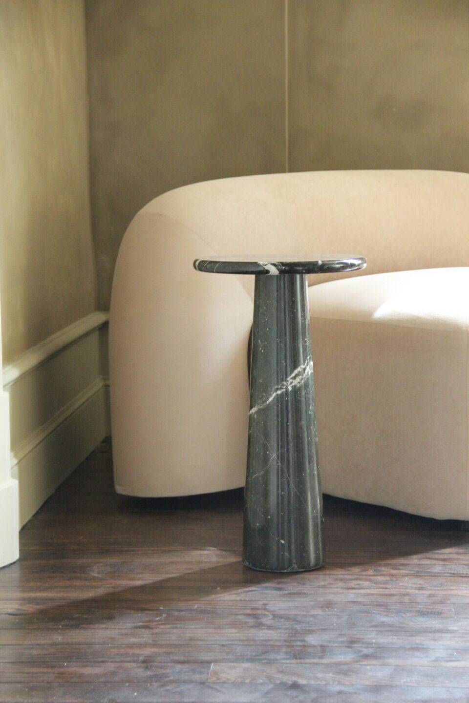 Table d’appoint/guéridon Mukês – Pièce iconique, marbre noir et blanc