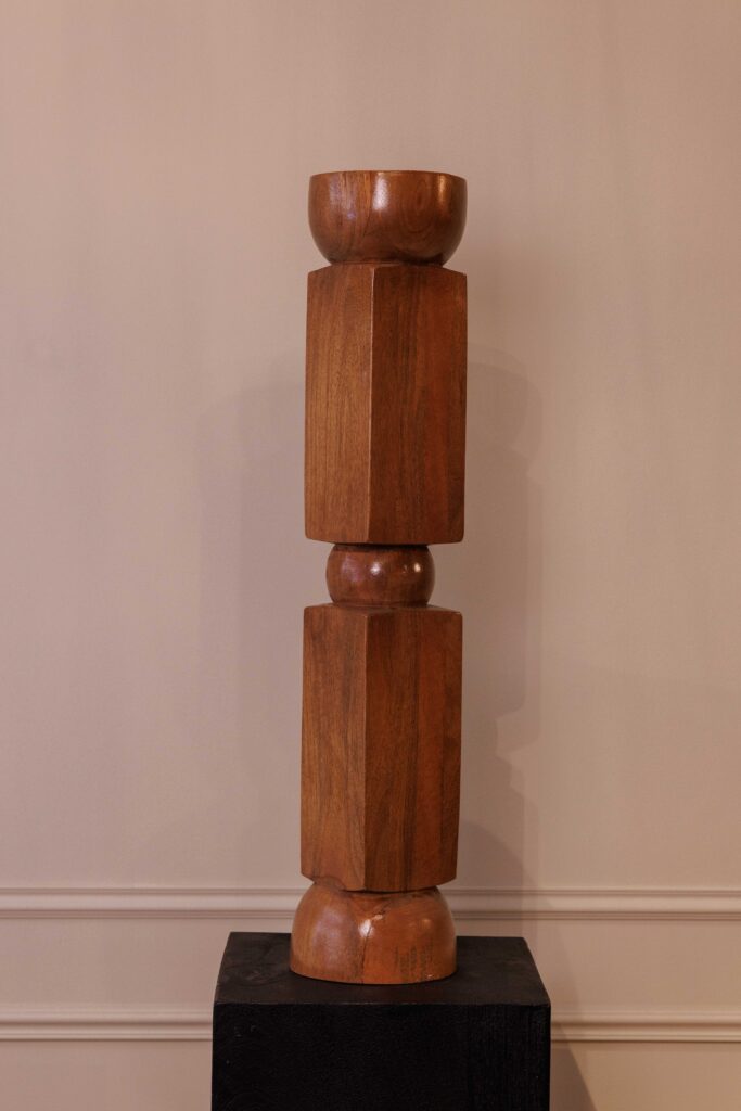 Totem Stela | Sculpture en acacia naturel