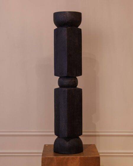 Totem Stela | Sculpture en chêne vieilli noir
