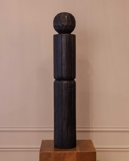 Totem Gaïa | Sculpture en chêne vieilli noir