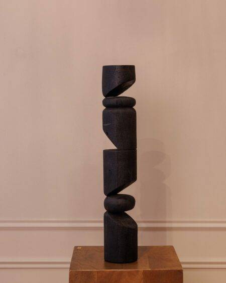 Totem Trinis | Sculpture décorative en chêne vieilli noir