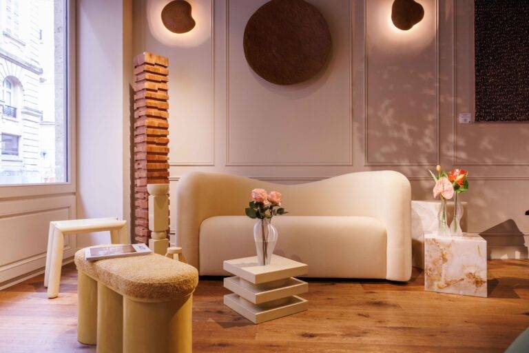 Les tendances décoration 2025 : matières naturelles et artisanat